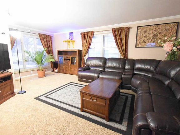 5th image of 3443 Virginia St