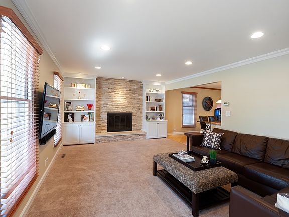 2nd image of 1037 Sheridan Ave