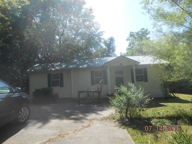 1st image of 325 Orchard Dr