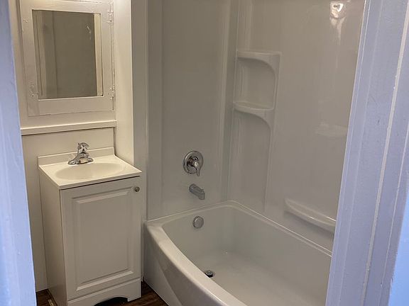 3rd image of 580 W Clark St #C6