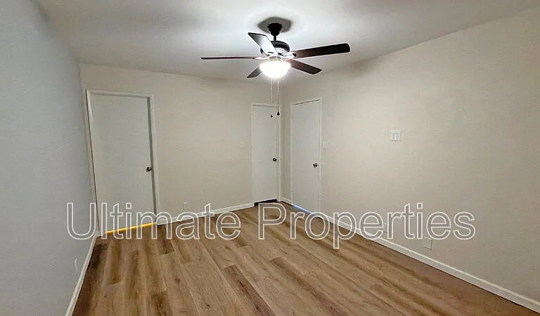 409 W Pontiac Dr #3 — Photo 7