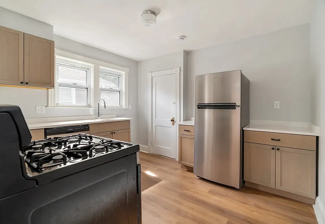 3 bed, 1320 sqft, $3,600 — Photo 3