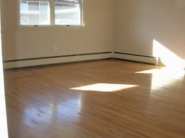 1135 Walt Whitman Rd APT 17, Melville, NY 11747