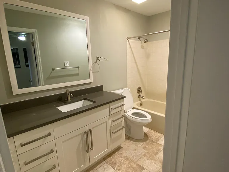900 SW 62nd Blvd #D27 — Photo 8