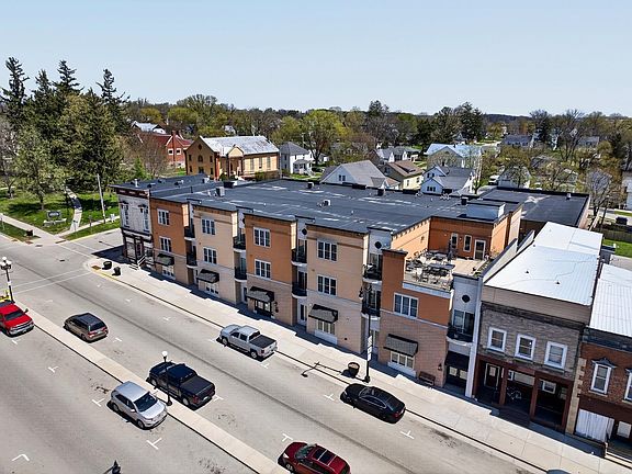 2nd image of 435 Main St