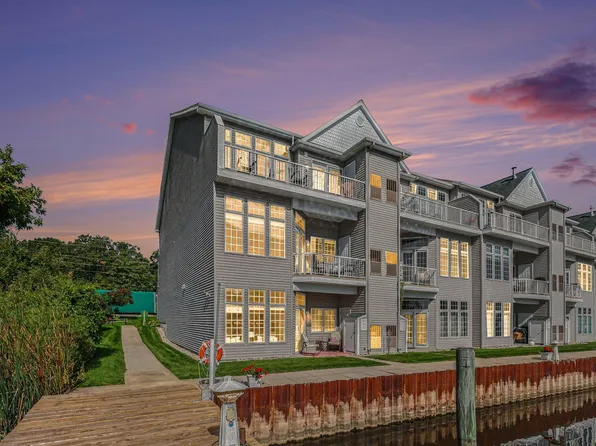 2411 Lake Ave Unit 52, Muskegon, MI 49445