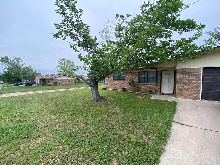 604 California St — Photo 2