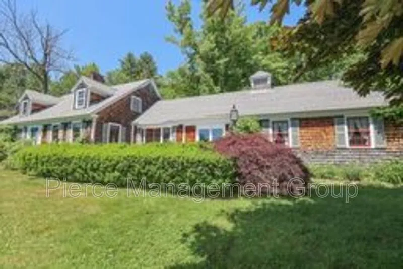 4 bed, 2.0 bath, 2414 sqft, $4,375 — Photo 2