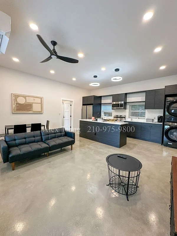 2 bed, 2.0 bath, 1132 sqft, $2,000 — Photo 4