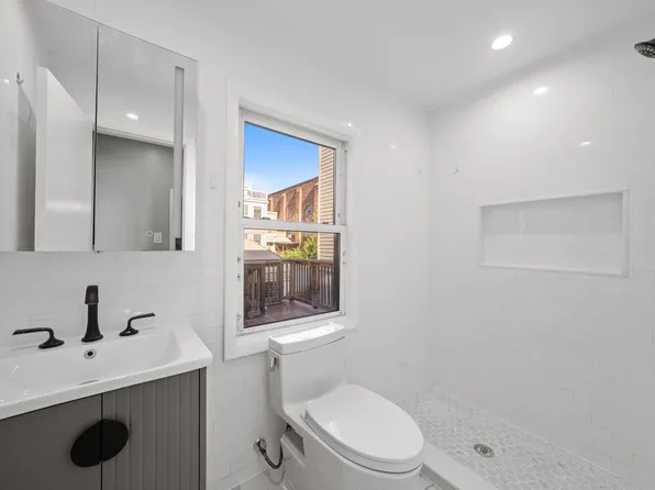 211 New York Avenue image 19 of 37