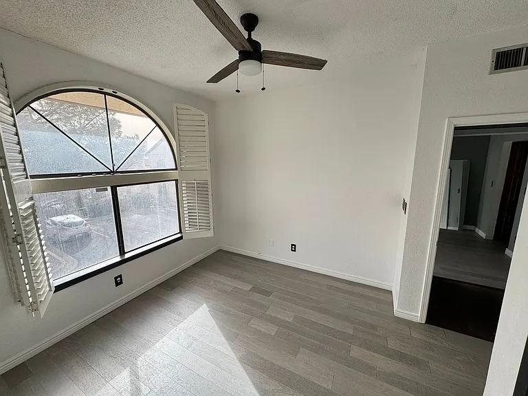 4618 N Stanton St #C18 — Photo 11