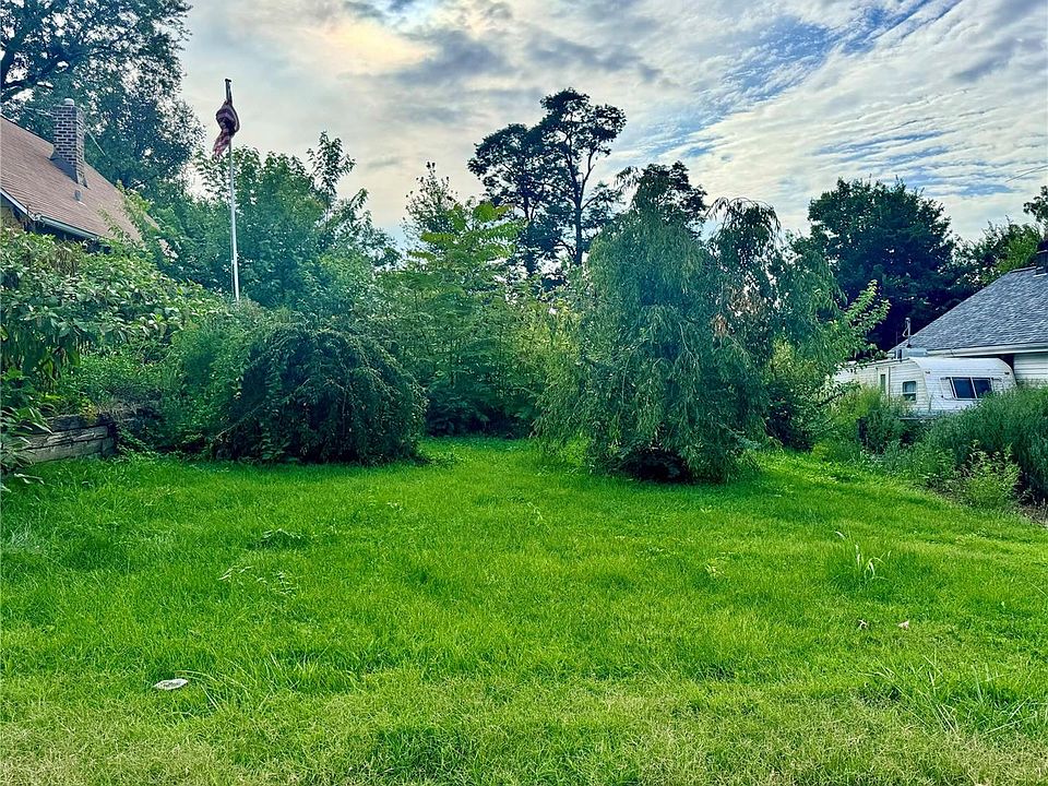 2nd image of 3220 Royalton Ave