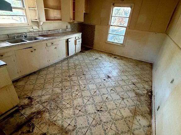 2nd image of 317 College St