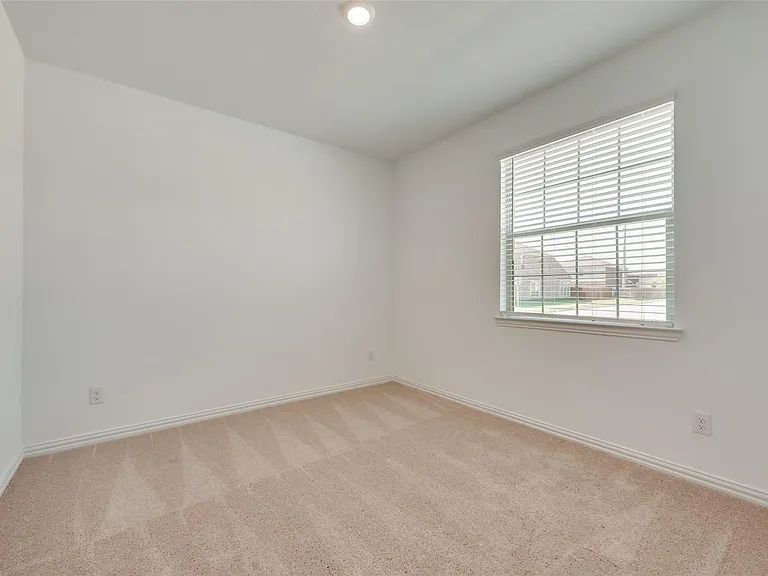 1109 Sassafras Dr — Photo 16