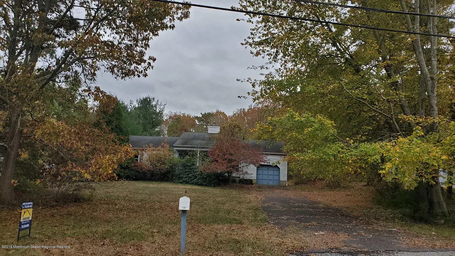 69 Willow Dr photo 1