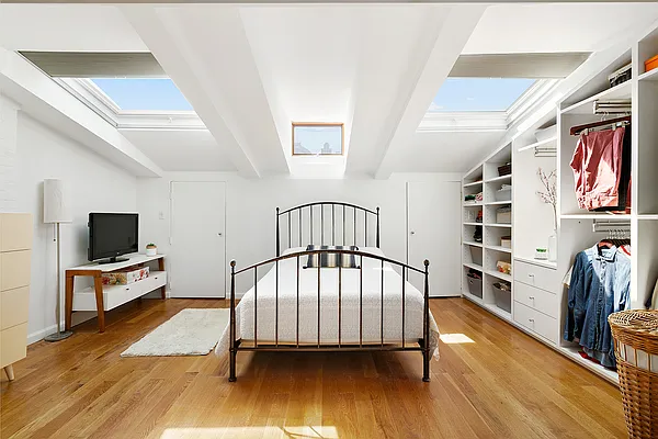 Sold by Compass | media 3