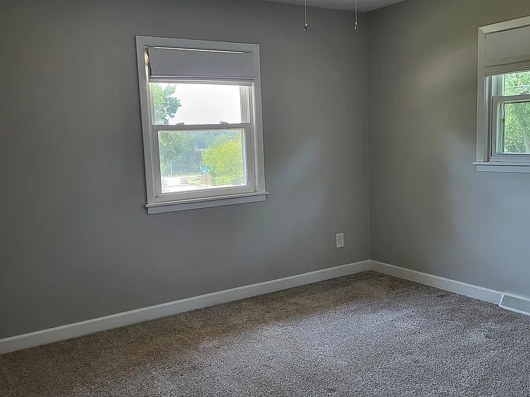 1324 Hillside Dr — Photo 12