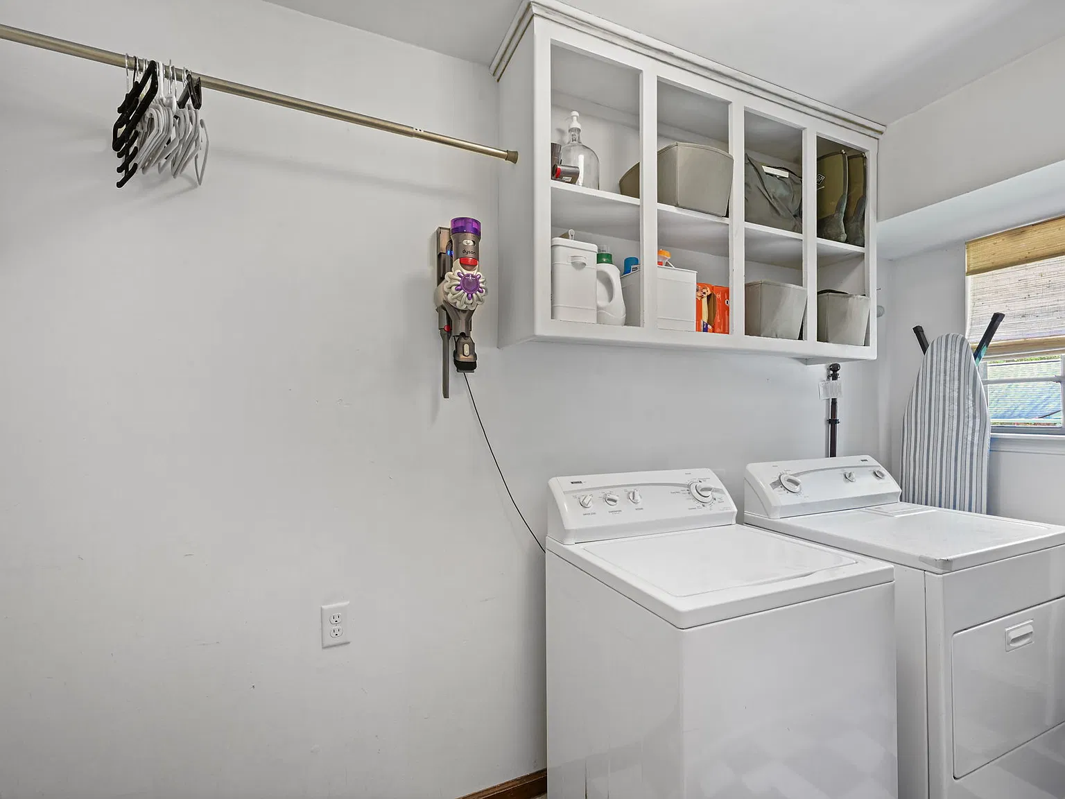 4 bed, 2360 sqft, $4,100 — Photo 3
