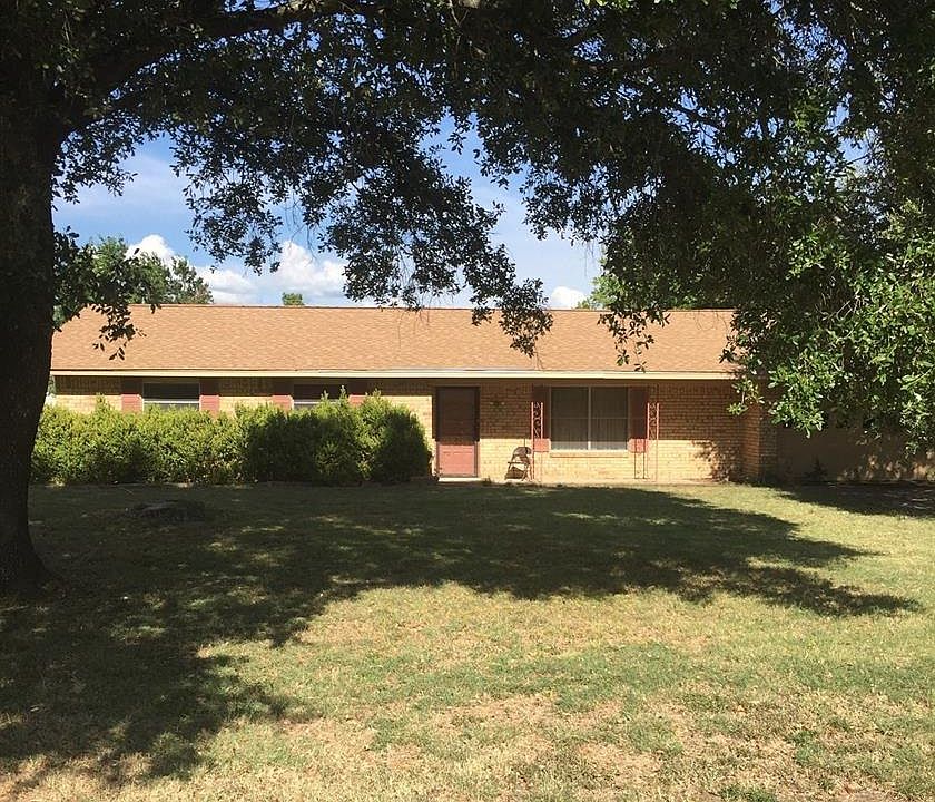 1st image of 104 Twin Circle Dr