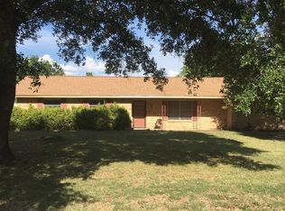 104 Twin Circle Dr, Wortham, TX 76693