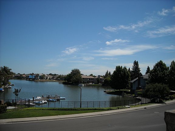 2nd image of 792 Lake Front Dr