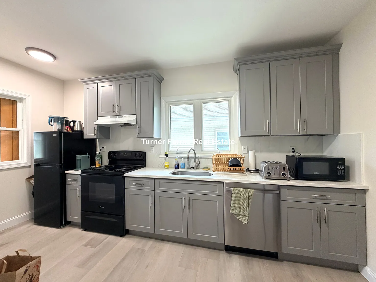4 bed, 9999 sqft, $4,400 — Photo 4