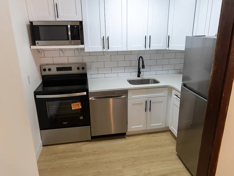 11 Jefferson St #2B