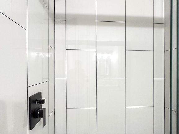 Retreat at Indian Lake - Renovated Bathroom