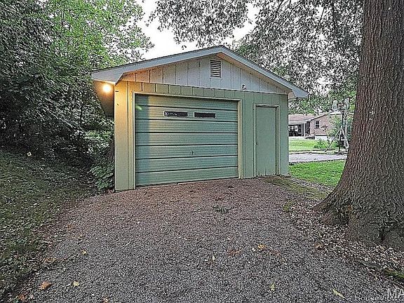 5th image of 1071 Dorothy St