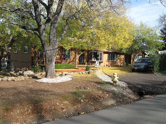 4th image of 151 Carolyn St
