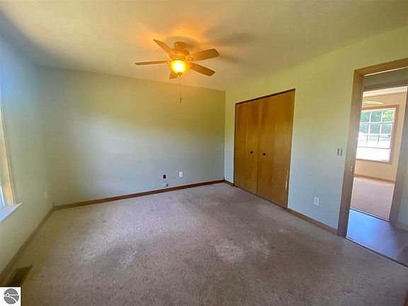 4th image of 124 N Wood Meadows Dr