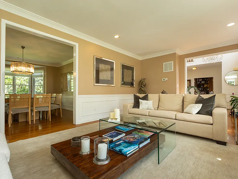 8809 Saunders Ln — Photo 20