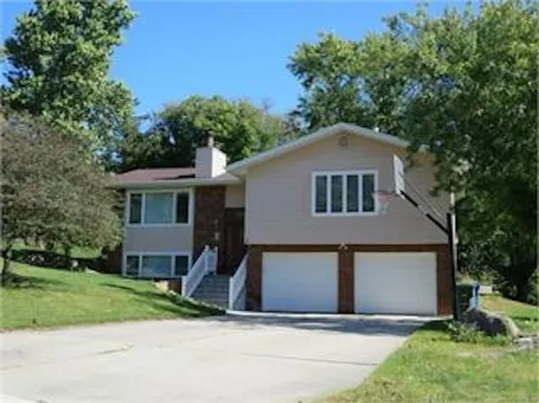 136 Kelly Ct, Waterloo, IA 50701