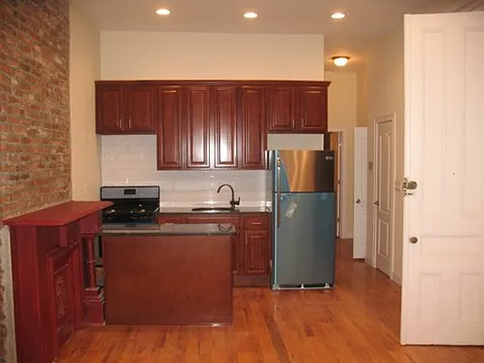 Rented by Makover Group Inc | media 9