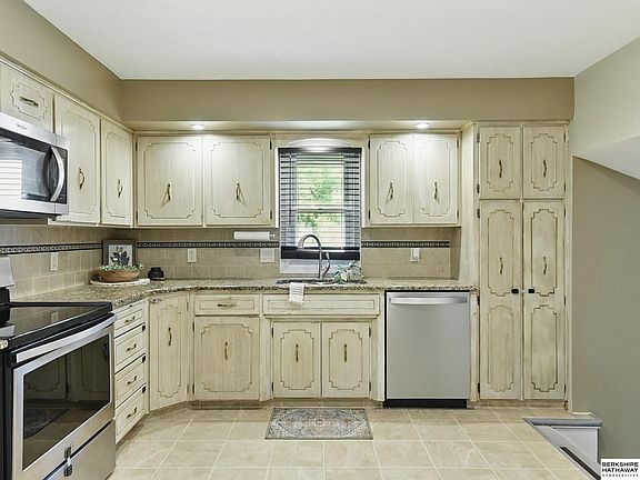 5th image of 7504 S 46th Ave