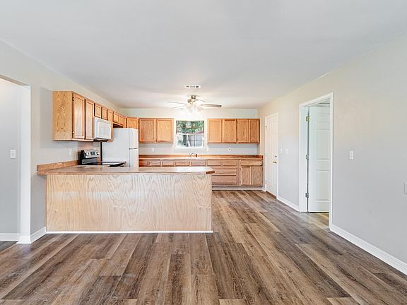 5th image of 506 Hyde Park Dr