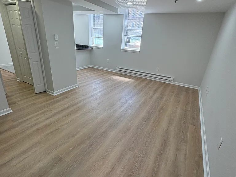 32 Queensberry St #3 — Photo 8