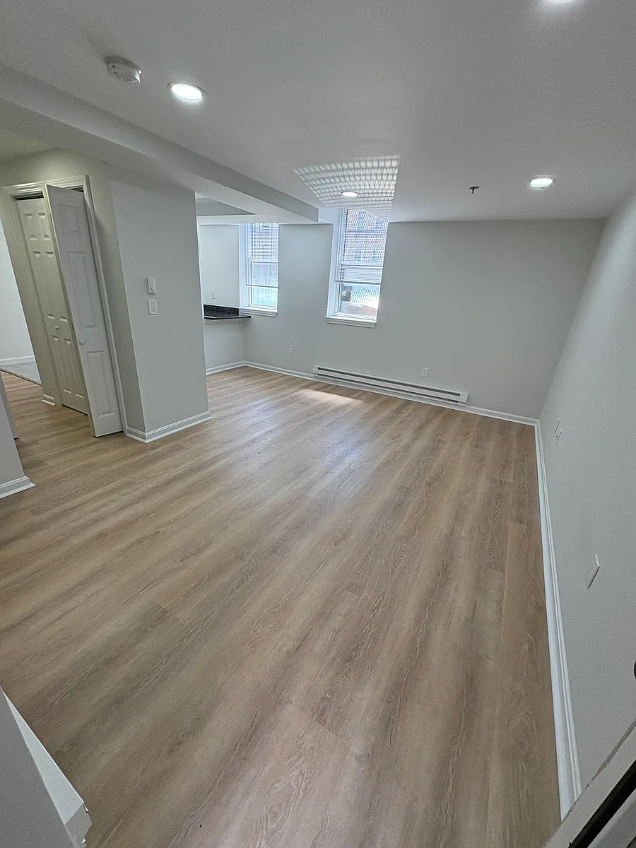 Building Photo - 32 Queensberry St #4