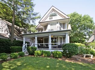 221 1st St, Libertyville, IL 60048