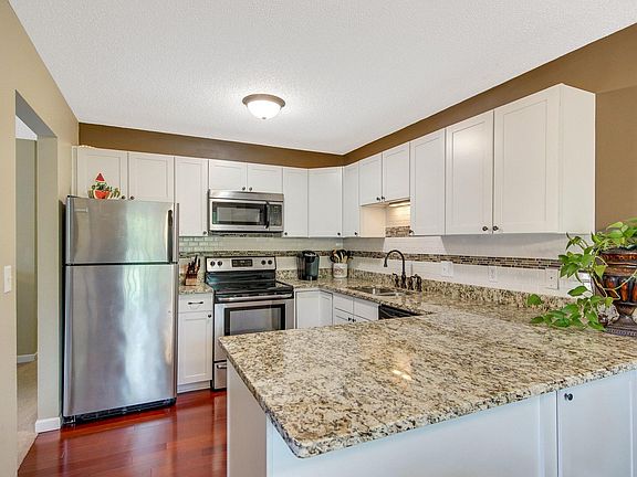 5th image of 793 Belland Ave