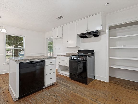 5th image of 901 W Virginia St