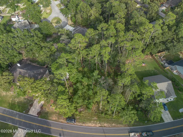 84128 Bayou Dr, Diamondhead, MS 39525