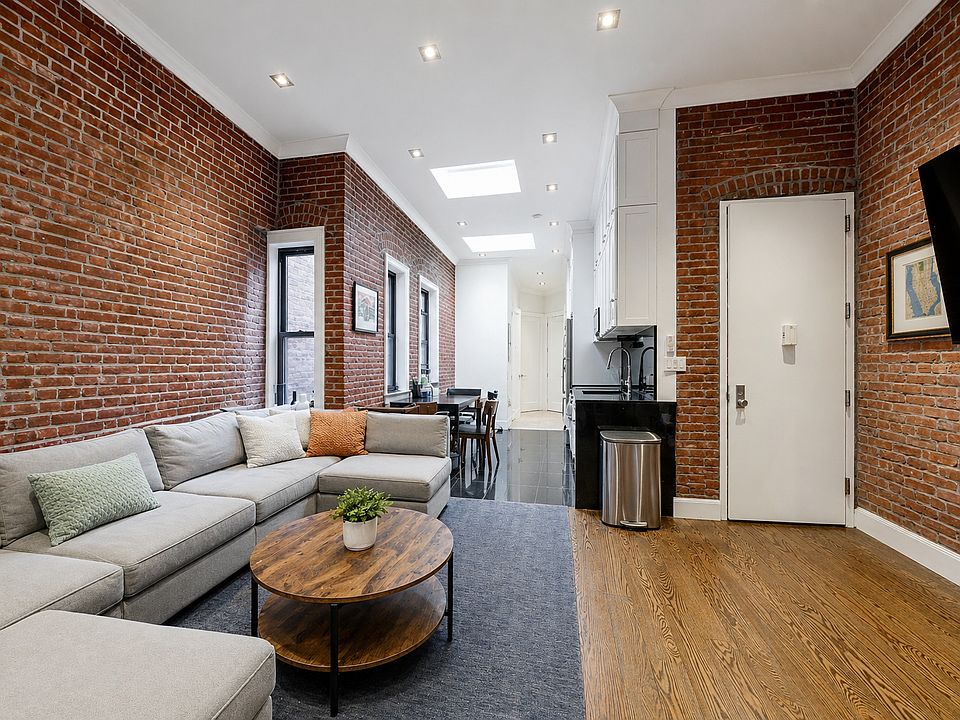1st image of 18 Abingdon Sq #Penthouse 10