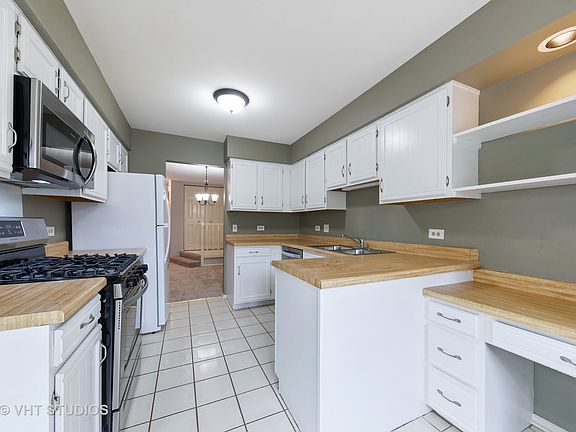 3rd image of 285 Coventry Cir Unit 285