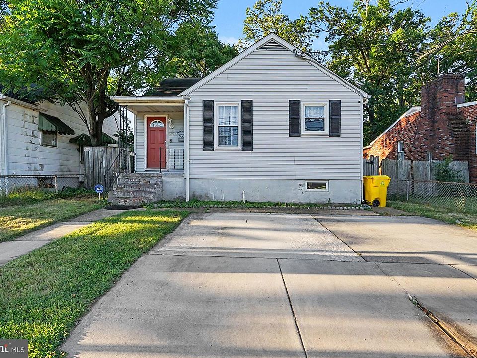 1st image of 527 Stewart Ave