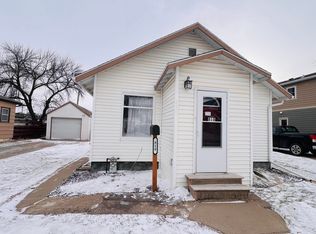 818 1st Ave NE, Aberdeen, SD 57401