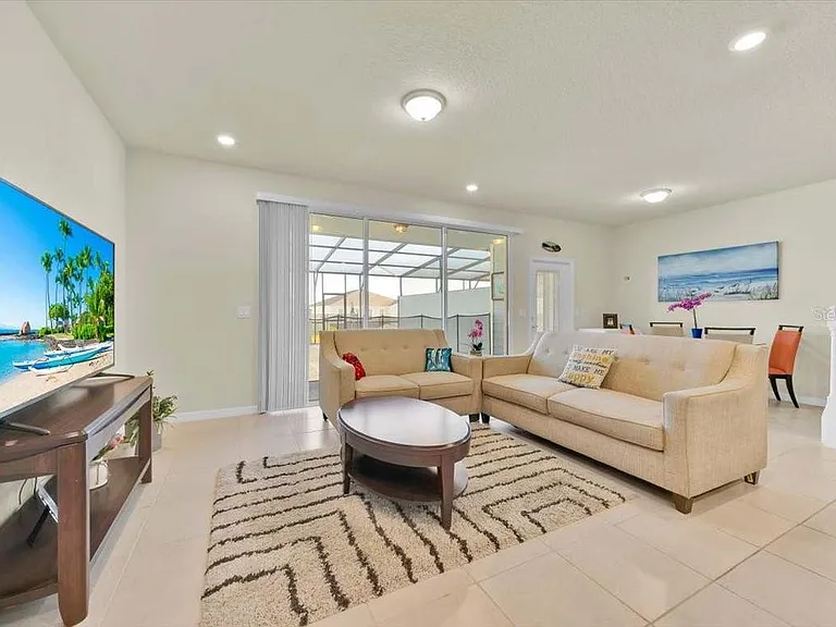 372A Pacific Ln — Photo 8