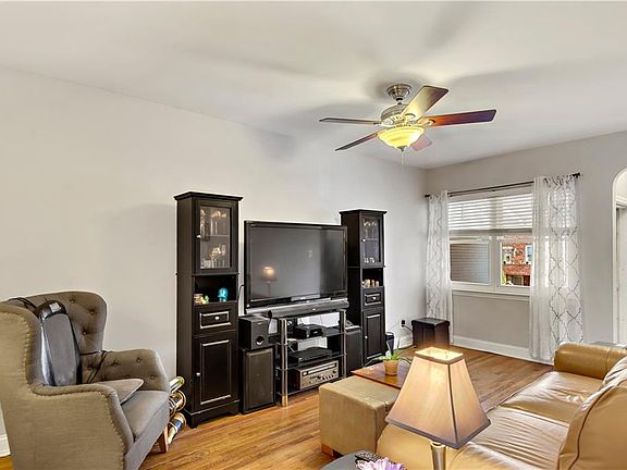 3rd image of 2511 Tenbroeck Ave