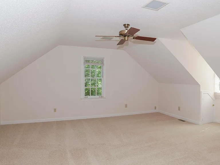 104 Lively Ct E — Photo 15