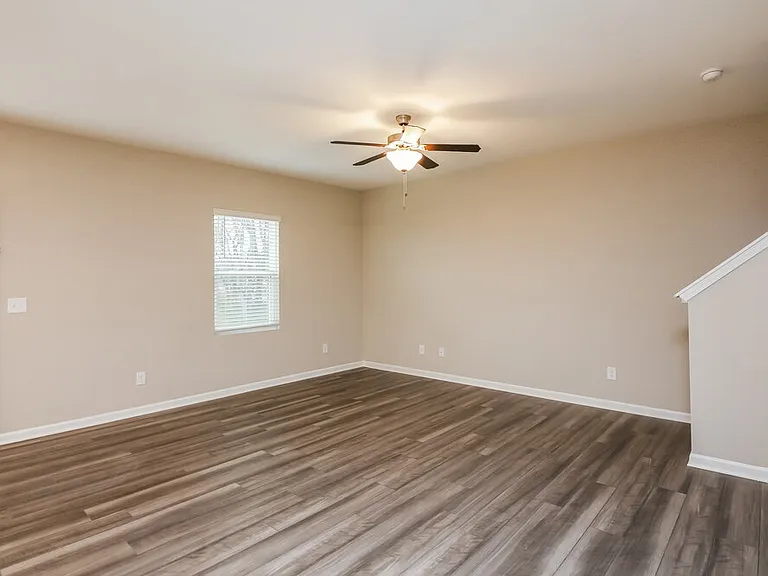 247 Pond Ct — Photo 5